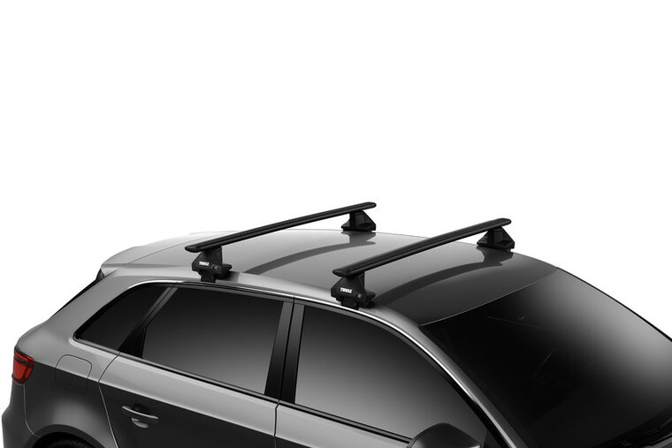 Thule dakdragers Renault Megane E-tech vanaf 2022 met normaal glad dak | WingBar Evo Black op auto