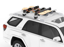 Yakima FreshTrack 4 skidrager op auto met 2 snowboards